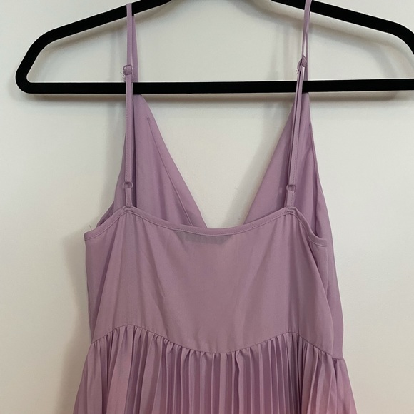 Shein XS beautiful pleated lilac maxi dress NWOT - Picture 3 of 4